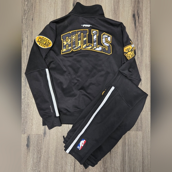 Pro Standard NBA Chicago Bulls Retro 1 "Yellow Ohcre" Track Jacket & Pants Set - Picture 2 of 11
